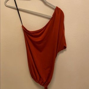 Cache off shoulder Top